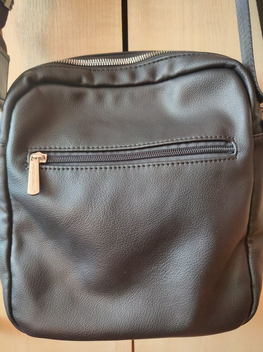 Продам сумку через плечо David Jones