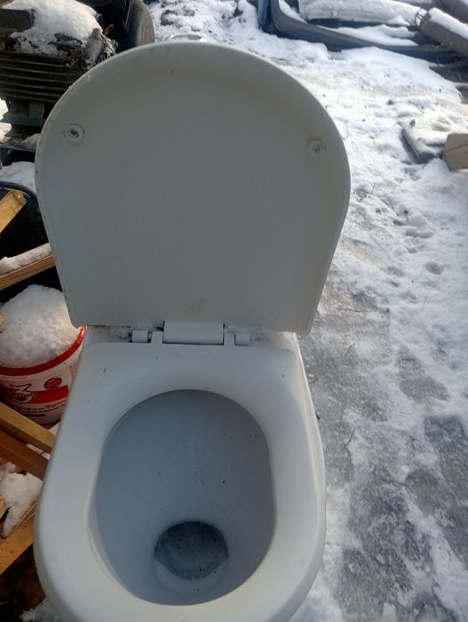 Продам зеркало для ванной и унитаз всё бу