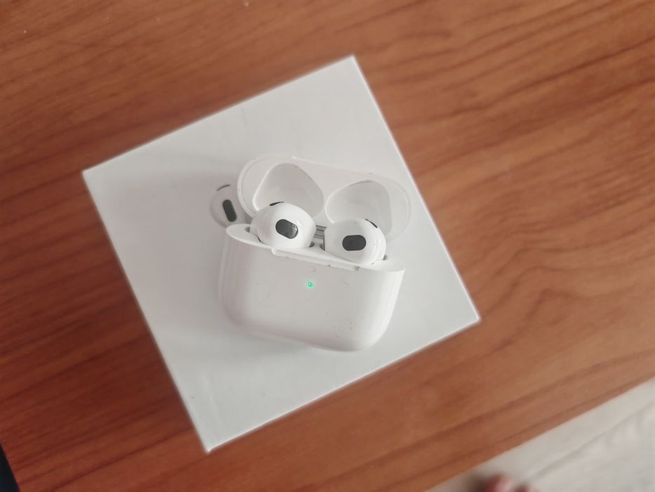 Наушники Airpods