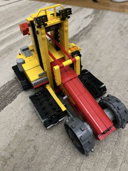 Продам Lego гусеничный бульдозер