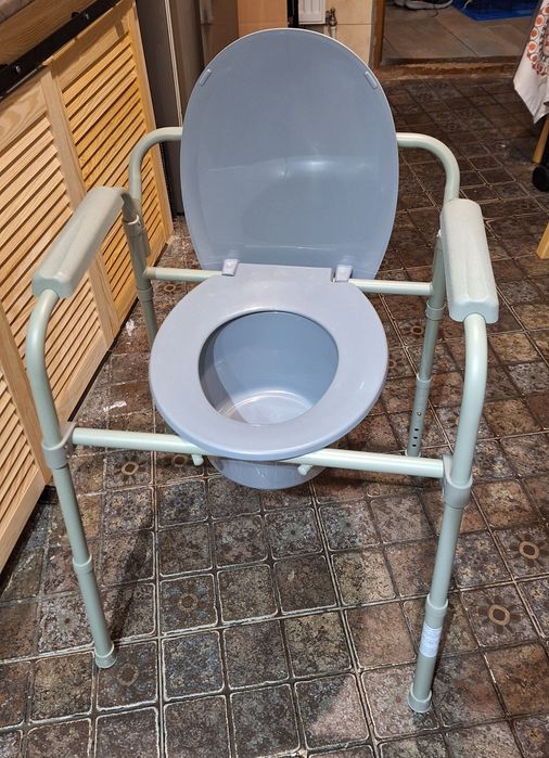 Scaun de toaletă / Toilet chair