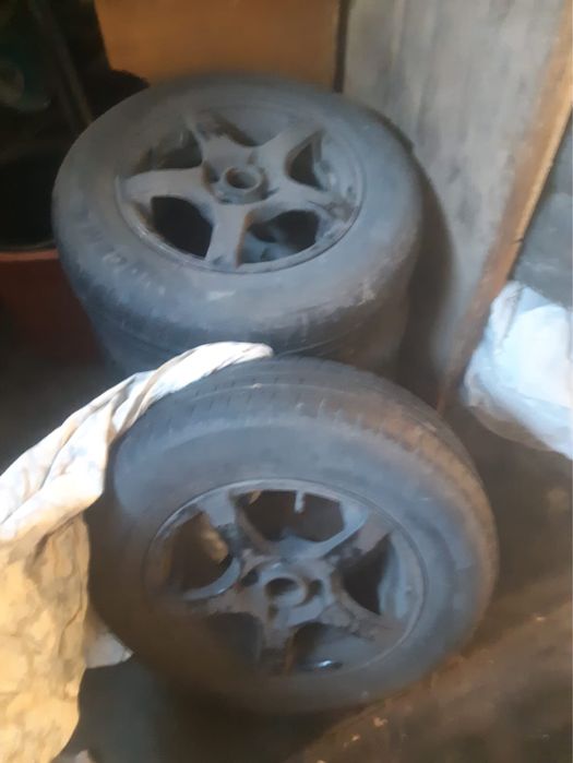 Летния резина с дисками титановыми.