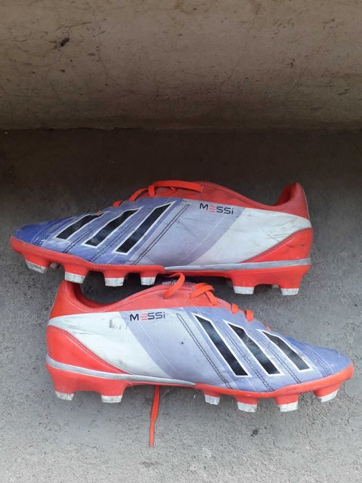 Футболни бутонки