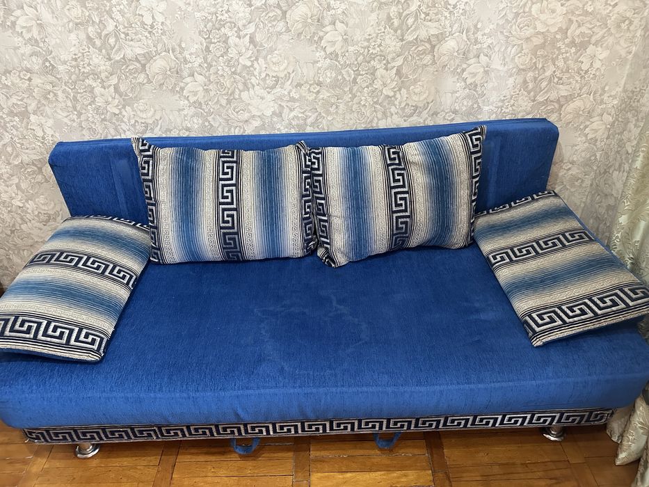 Диван, кресло и пуфик