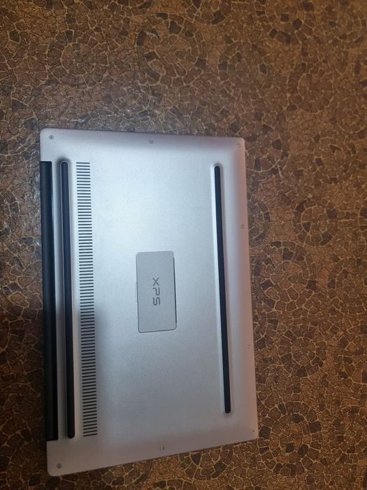 Dell XPS I7 -7500U 8gb ,256 SSD ( este modelul cu touch screen)