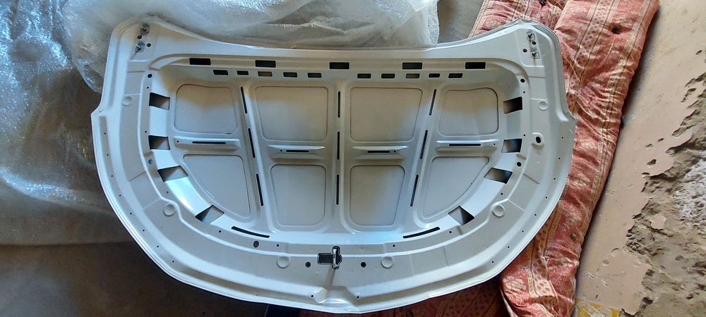 Продаю капот на шевроле оникс