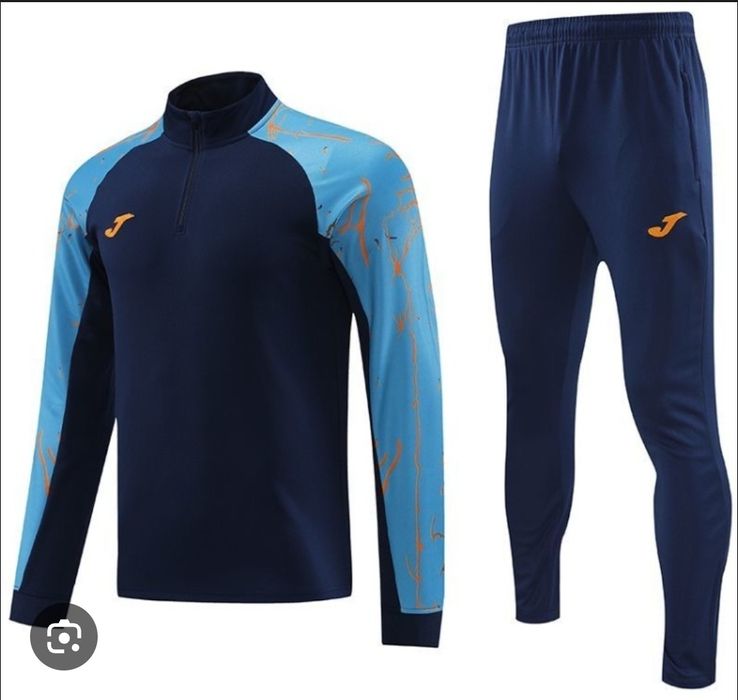 Продам фудболныи костюм