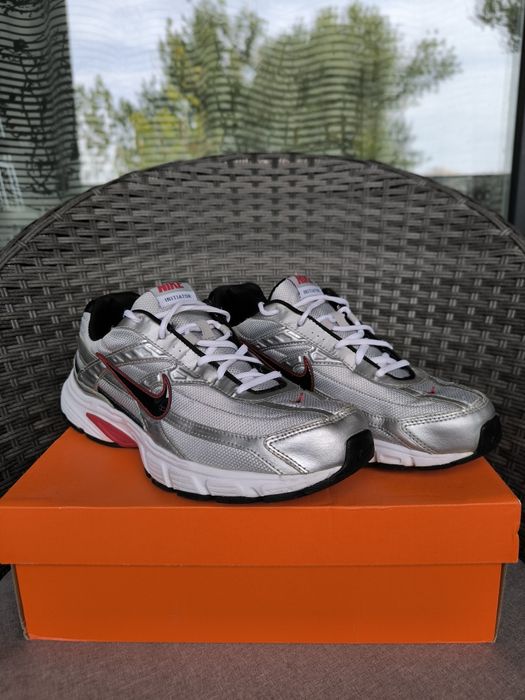 Adidași Nike Initiator