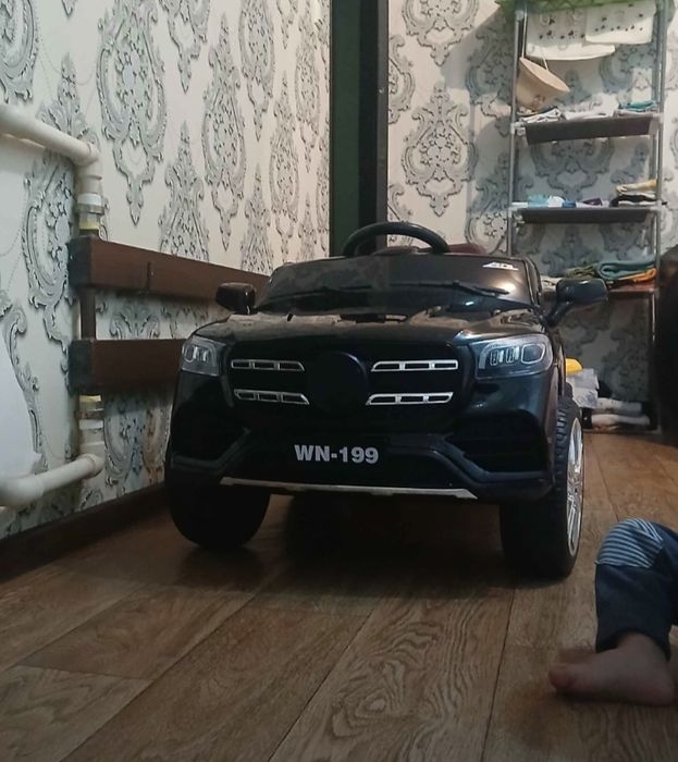 Bolalar uchun Elektron avtomabil rang qora.