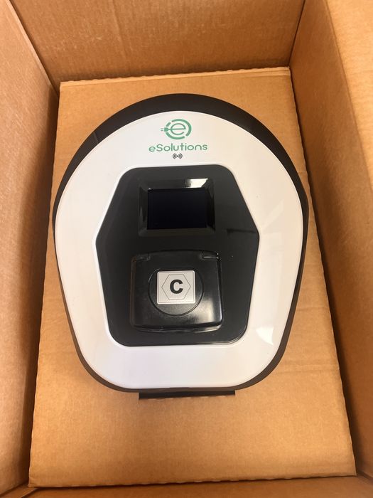 Esolution Prowallbox смарт зарядна станция за електромобили 22kW