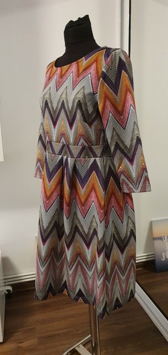 Rochie imprimeu deosebit, material elastic, marime M/L