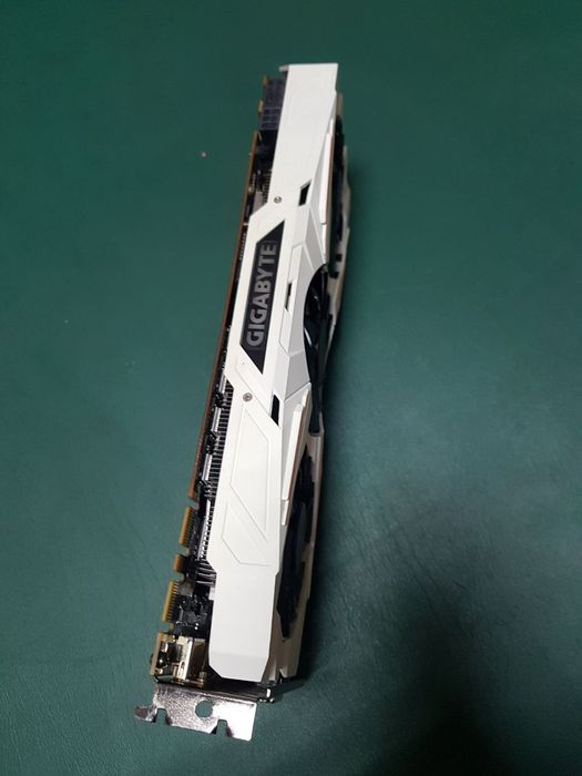 Продам Gigabyte GTX 1080ti 11 gb