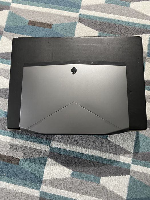 Vând laptop Alienware 17