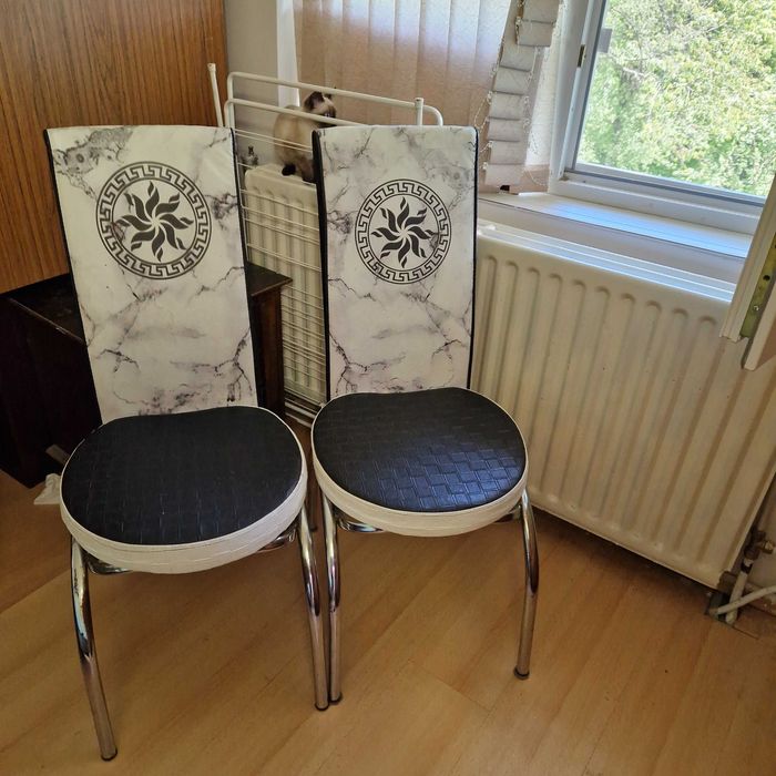 Трапезни столове