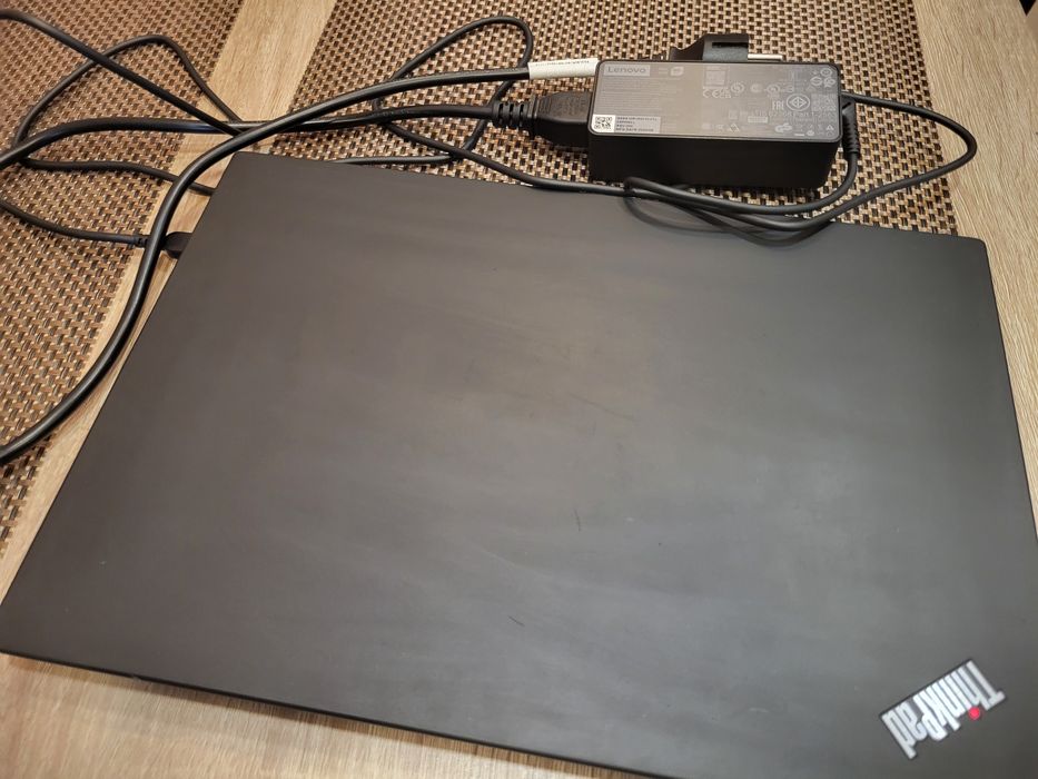 Vând laptop Lenovo ThinkPad T14 Gen 1 (Touch) in stare buna