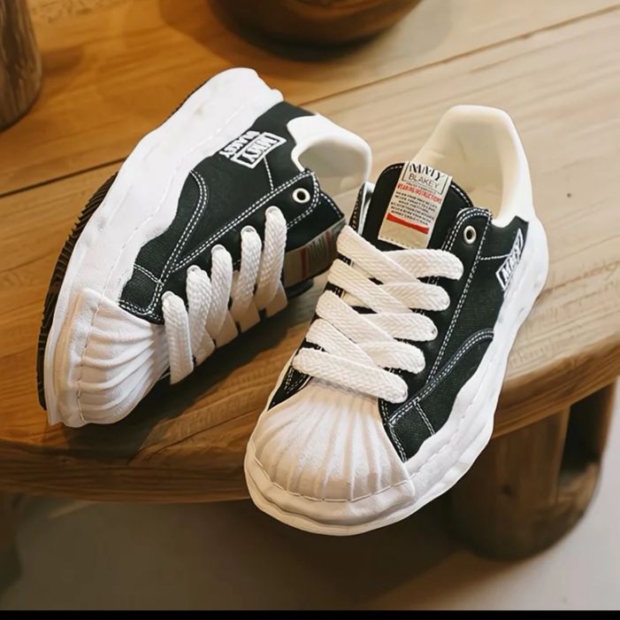 продам кроссовки