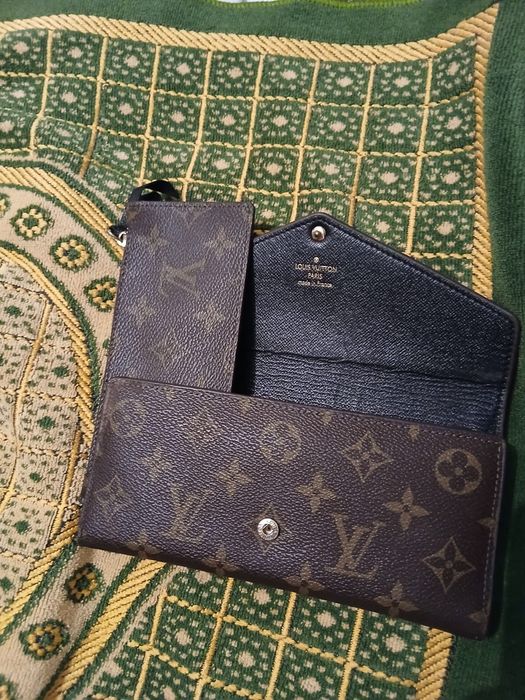 Продается Оригинальный кошелек Louis Vuitton монограммный канвас
С