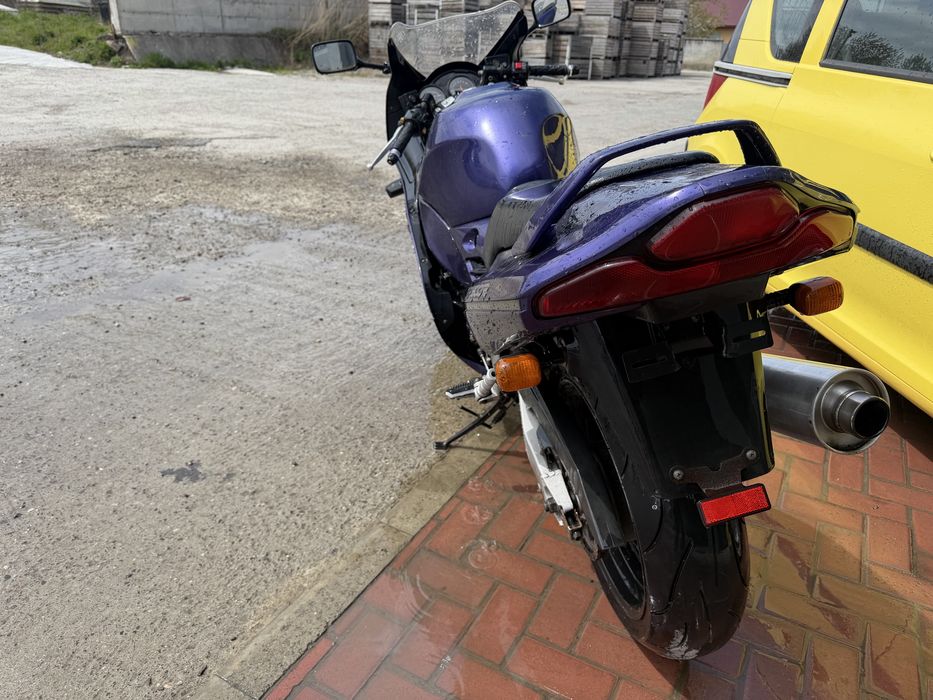 Motocicleta Suzuki R 900 RF