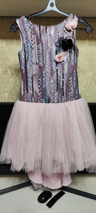 Нарядное платье на девочку 9-10 лет