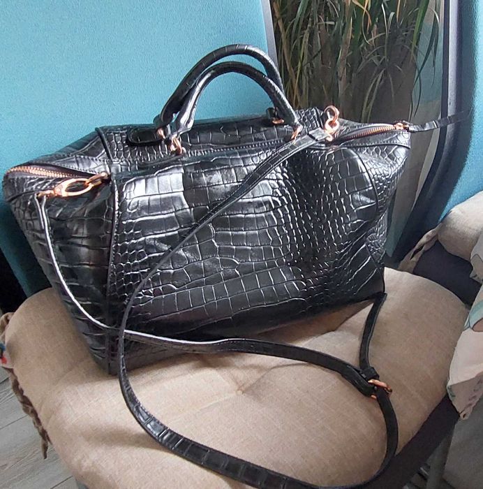 Дамска чанта, почти чисто нова