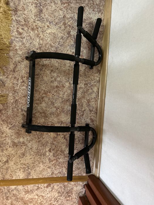 Турник настенный