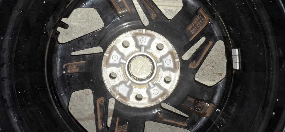 Оригинални Джанти със зимни гуми 205/55 R16 за,Хюндай 5х114.3 6.5j.цент.отвор 67.1 ет 50 с профил на гумите 10мм