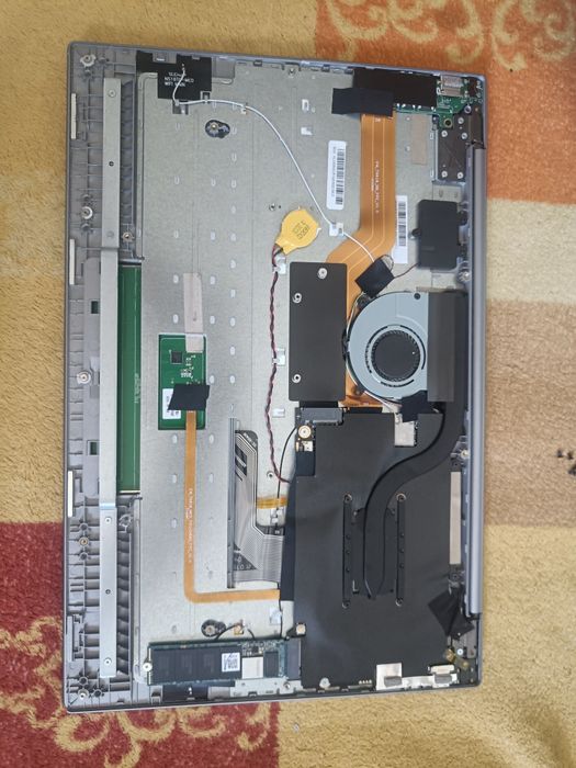 Lot 2 Laptopuri și 3 telefoane pentru piese