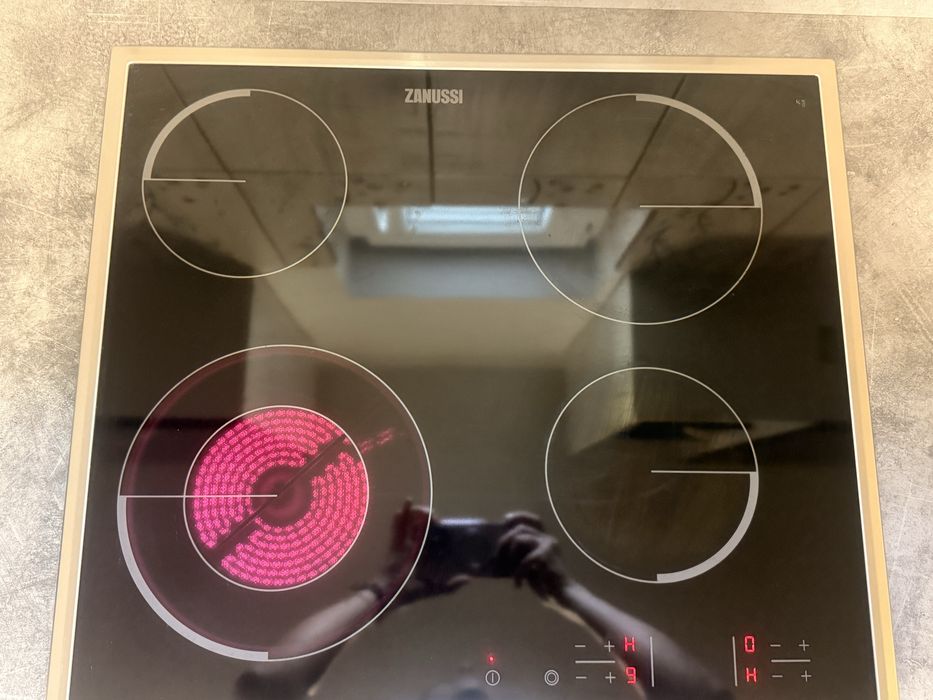 Plita electrica vitroceramica Zanussi ZEV6341XBA noua in cutie