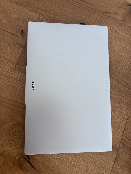 Vând laptop Acer Aspire Lite 15 – Ryzen 7, 32GB RAM, 1TB SSD, ca nou + cadouri
