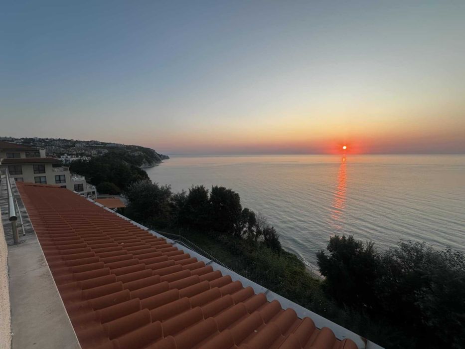 Продавам апартамент на първа линия на морето в гр. Бяла 186кв.м.