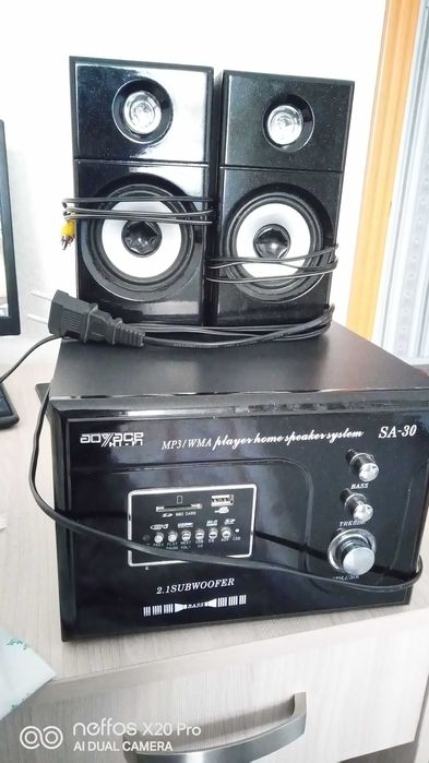 Продам компьютерный стол + в подарок стереосистема