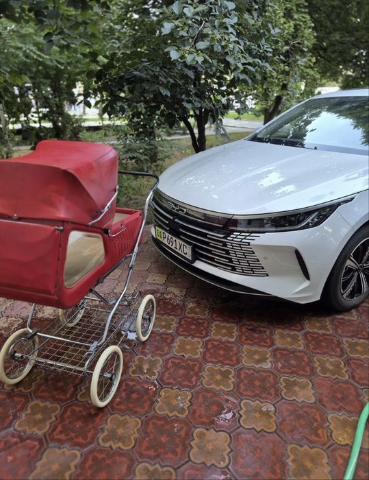 Продам раритетную детскую коляску