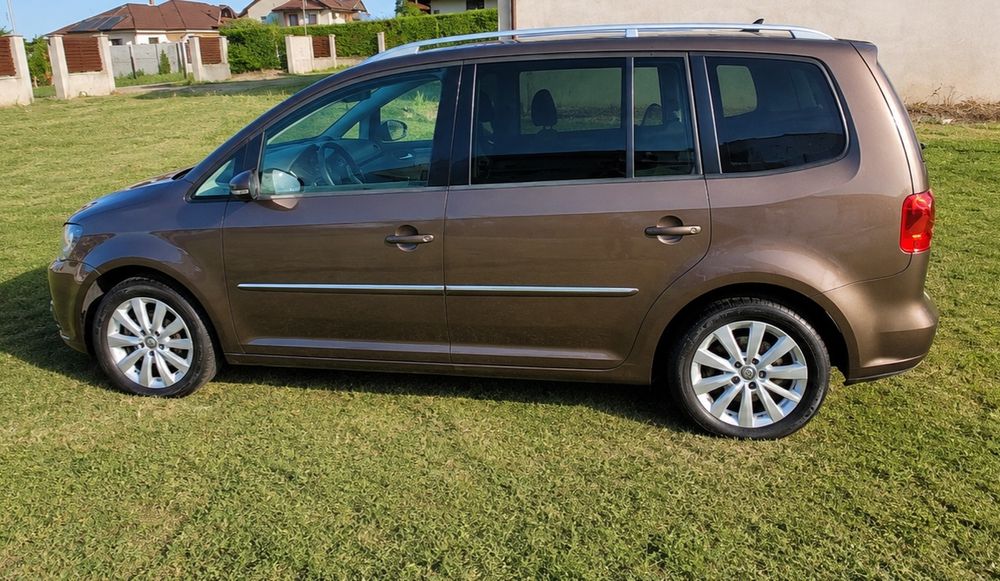 Volkswagen Touran 1.6 TDI • 2012 • 5 Locuri • Navi • Climatronic