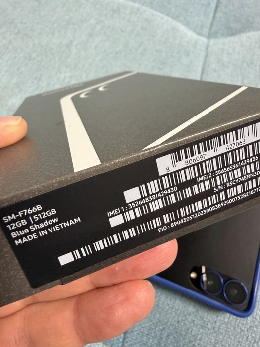 Samsung Galaxy Z Flip 7 12/512 ,неразличим от нов