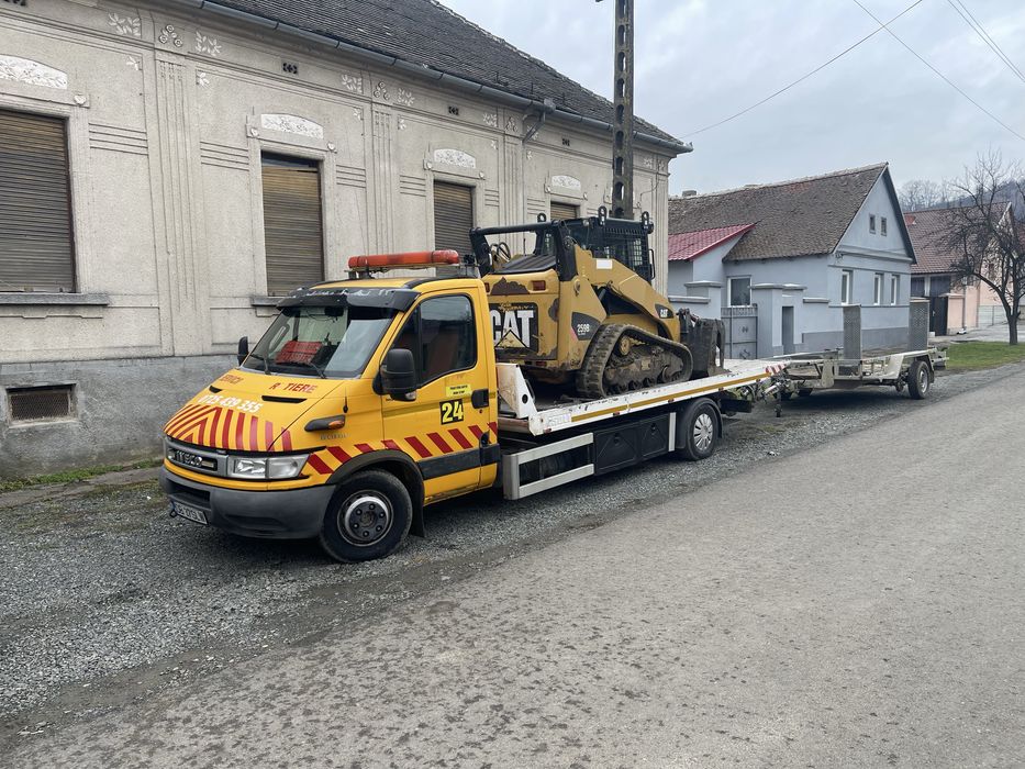 Auto platforma cu platou hidraulic