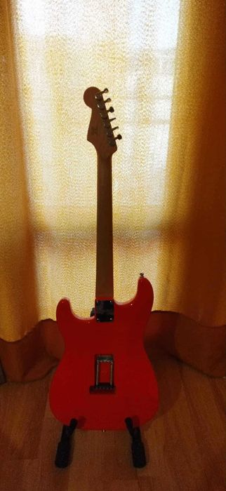 Squier Stratocaster + Eric Clapton Mid Boost kit