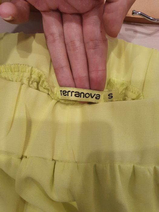 Супер сладка пола в неоново зелено