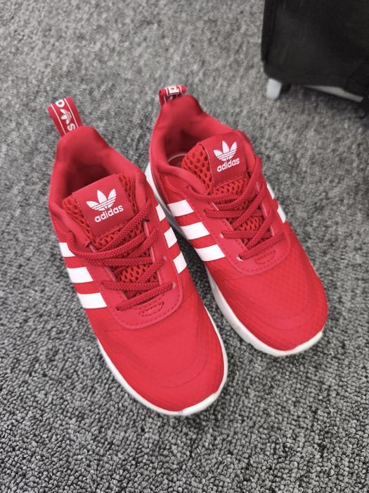 Adidași usori fetita