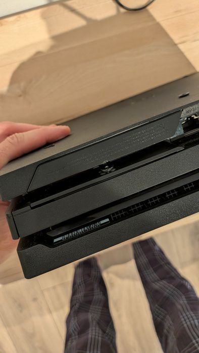 Ps4 pro 1 TB Controller original