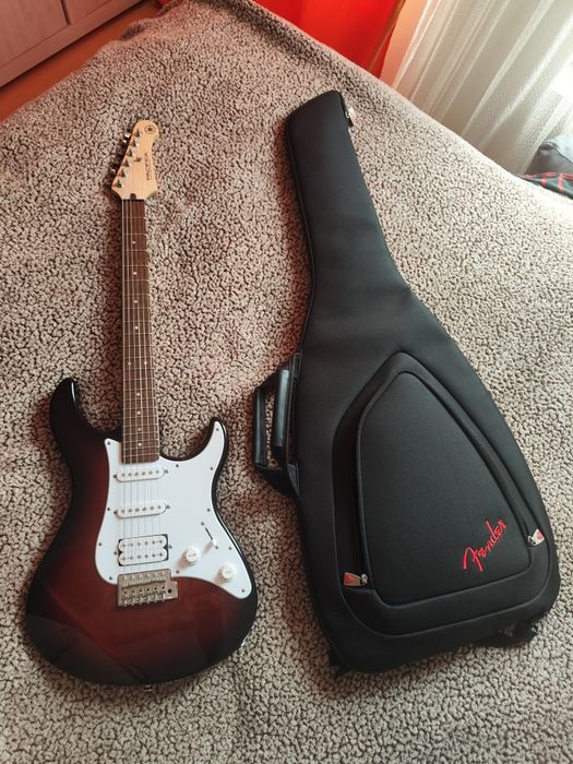 Yamaha 112J Electric Guitar