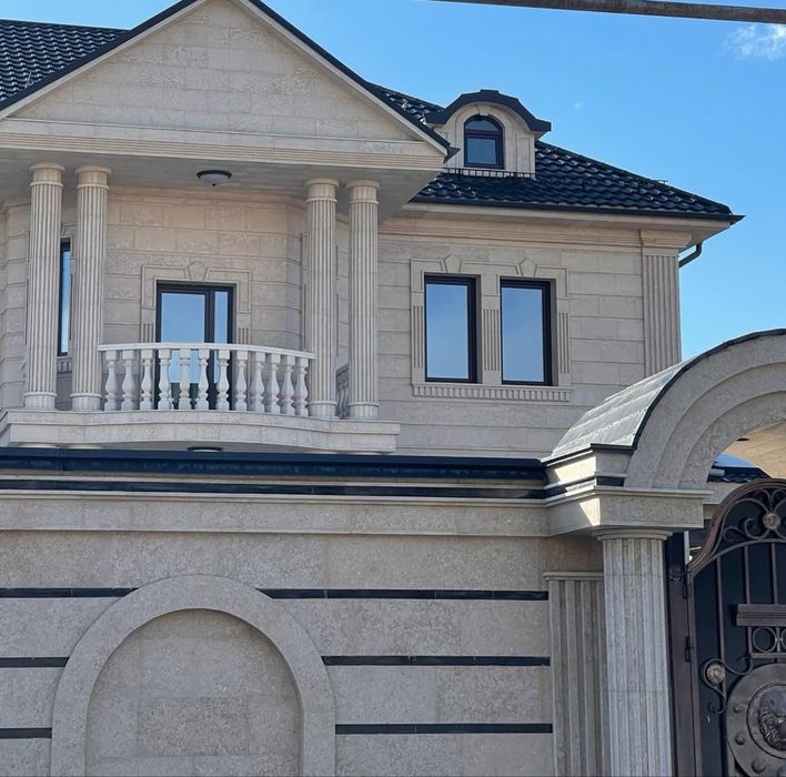 Фасад травертин гранит