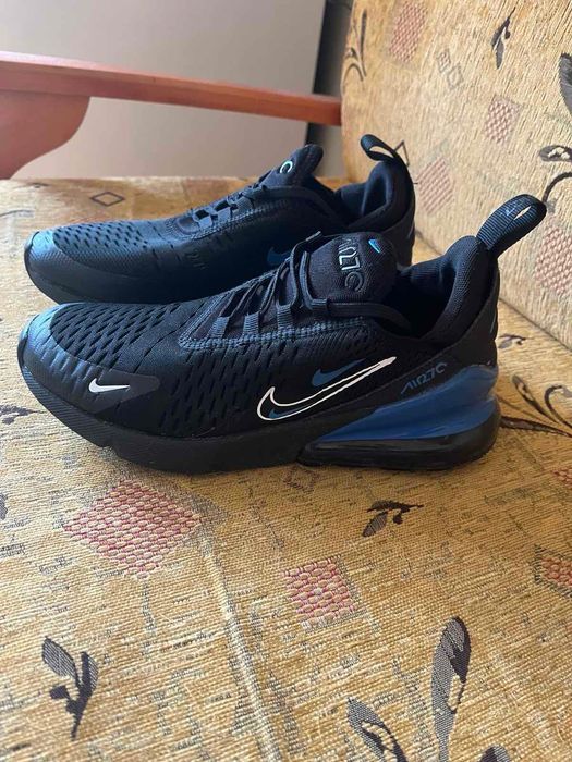 Оригинални маратонки Nike 270