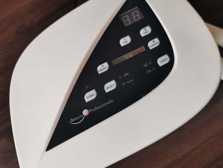 Aparat cu ultrasunete pentru față și conturul ochilor