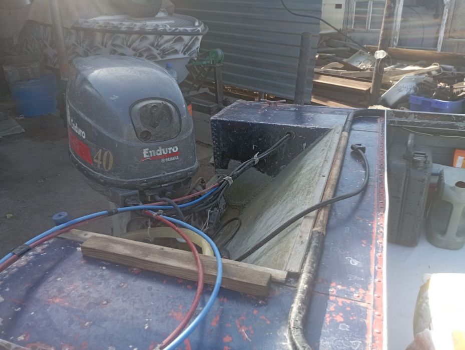 Продам лодку с мотором