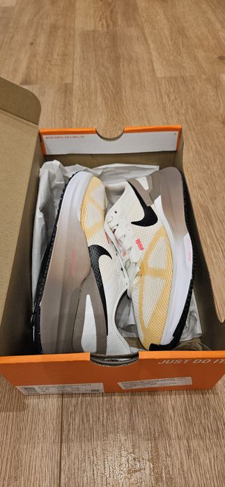 Дамски маратонки Nike