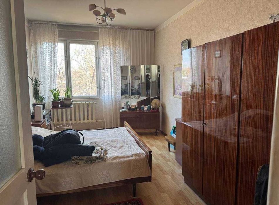 Продам спальный гарнитур