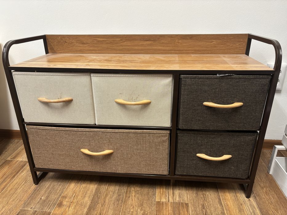 Продам полки для вещей в хорошем состоянии