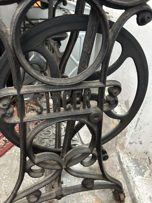 Masina de cusut Singer