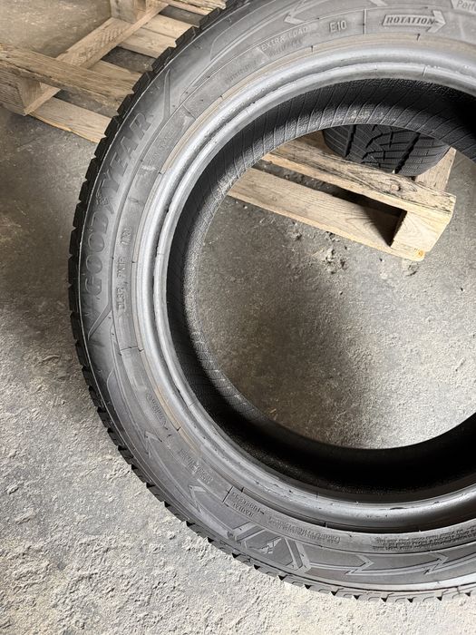 2 anvelope iarna 215/55/17 , GoodYear , 7.3 mm , DOT 4021 !