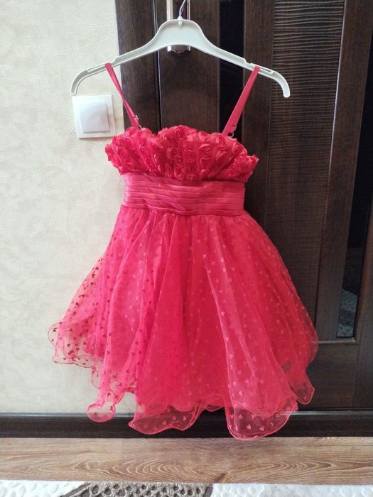 Продам очень красивое платице на девочек.